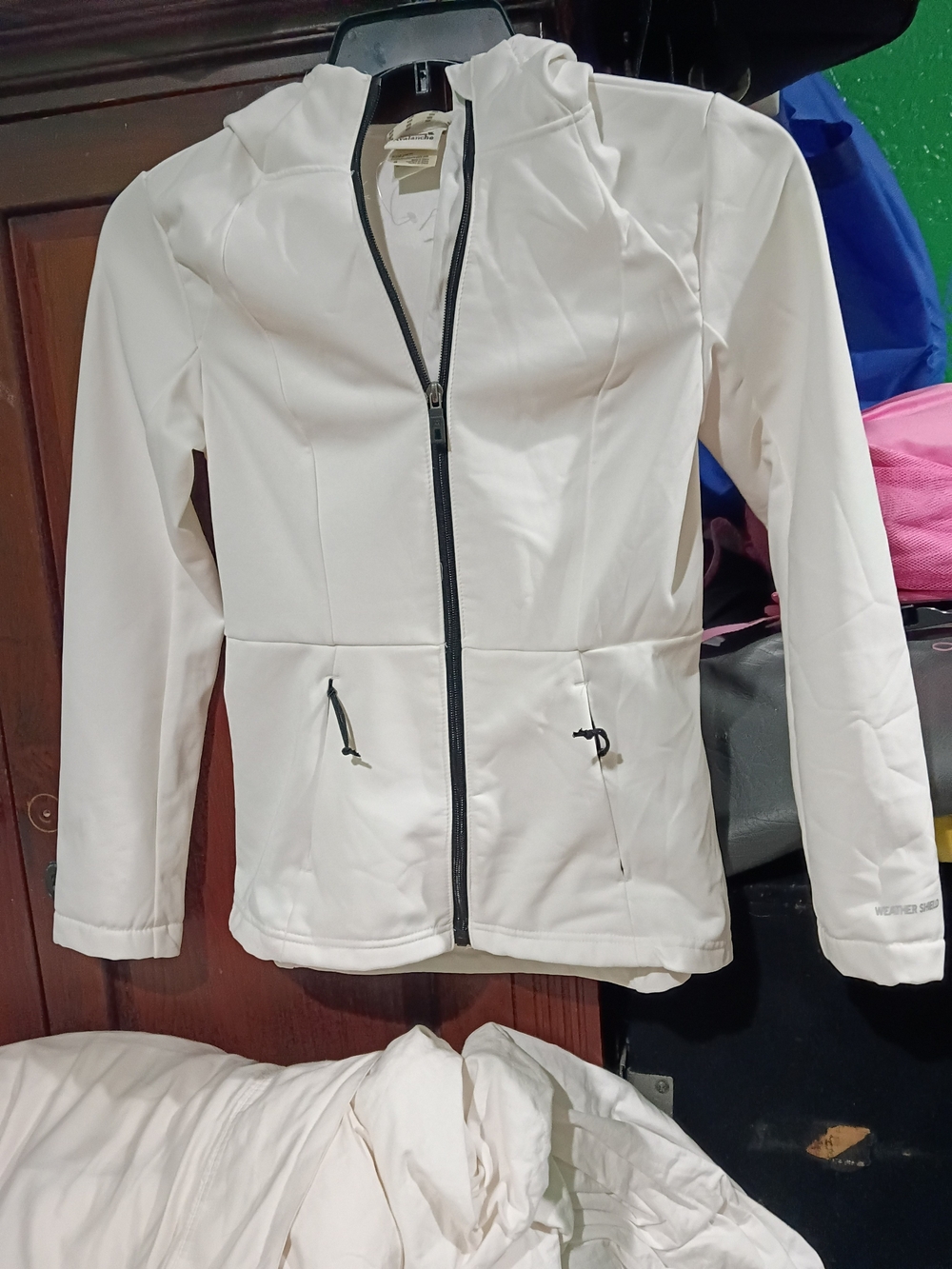 Avalanche White Hooded Ski Jacket with Black Zipper and Pocket Accents